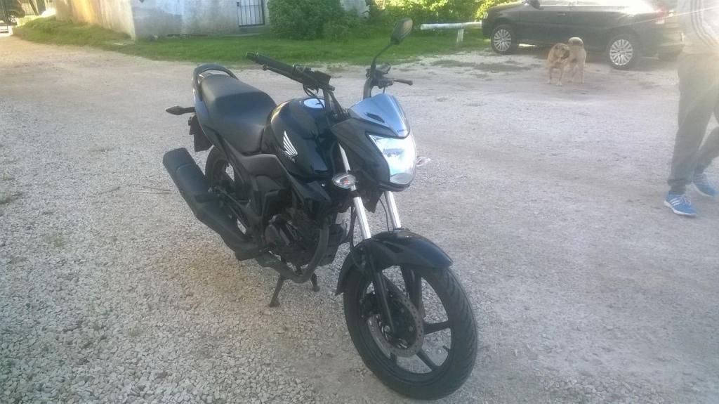 vendo honda invicta año 2015 8700 km liquidoooo 35000 $$$ !!!!!!!!!