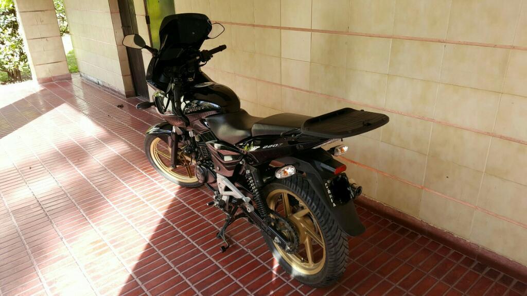 Rouser 220f - 7400 Km