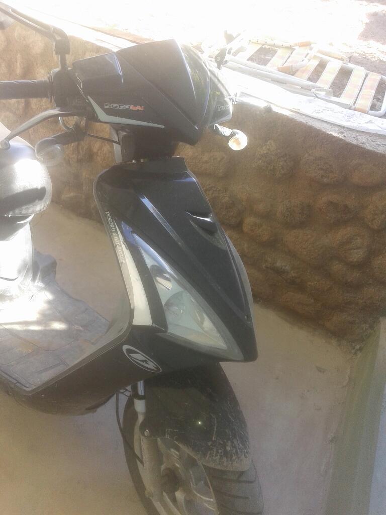 Vendo Moto Escubi para Mujer