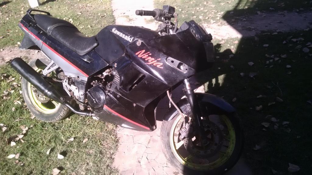 VENDO Kawasaki Ninja 1992 PARA AREGLAR $ 15000