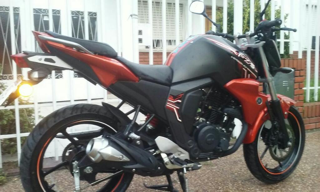 Vendo Moto Yamaha 2016