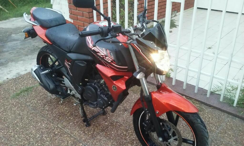 Vendo Moto Yamaha 2016