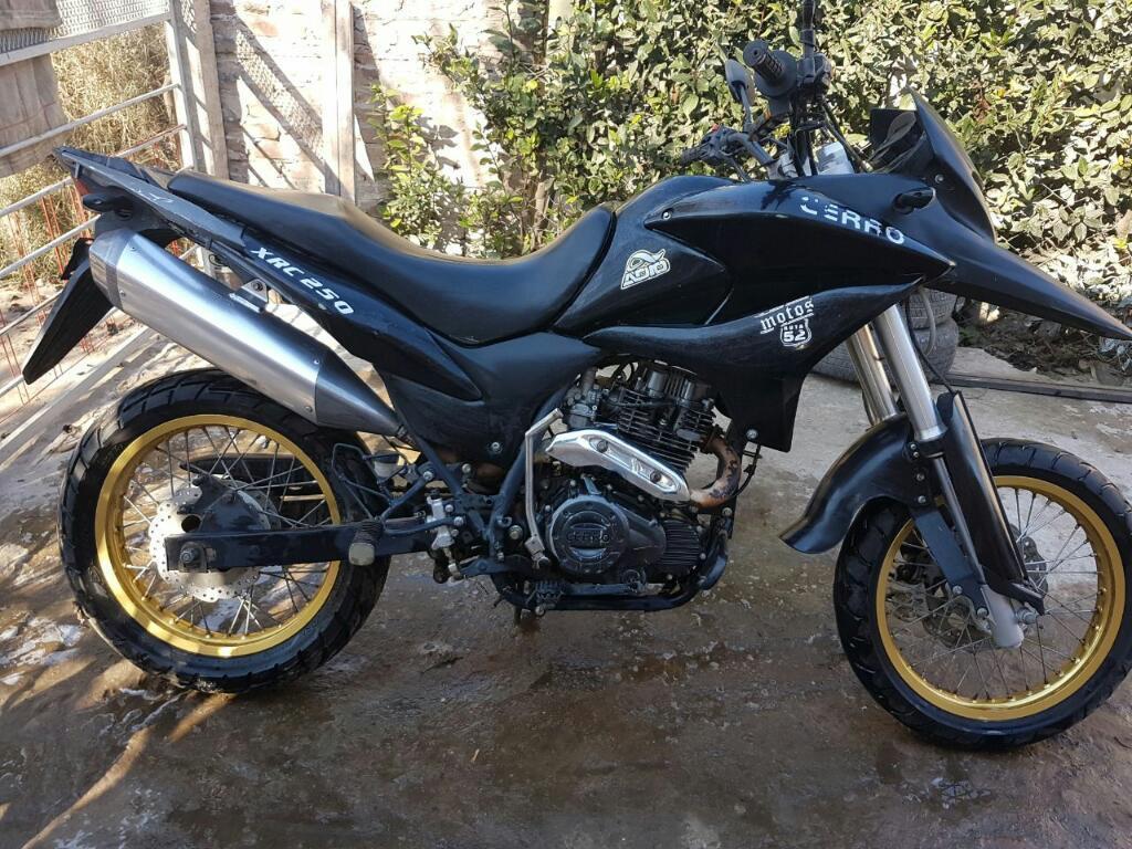 Moto Cerro 250 2015