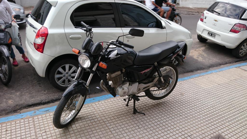 Vendo Honda Titan Modelo 2013..titular