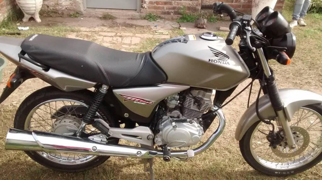 se vende titular libre multas excelente cg 150 titan