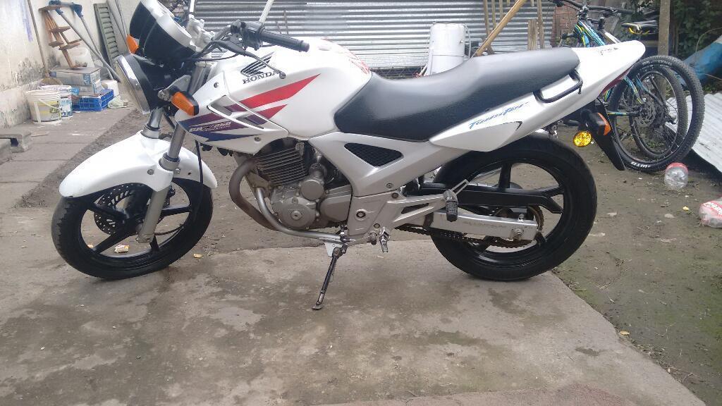 Vendo O Permuto Twister 250 Mod 2012