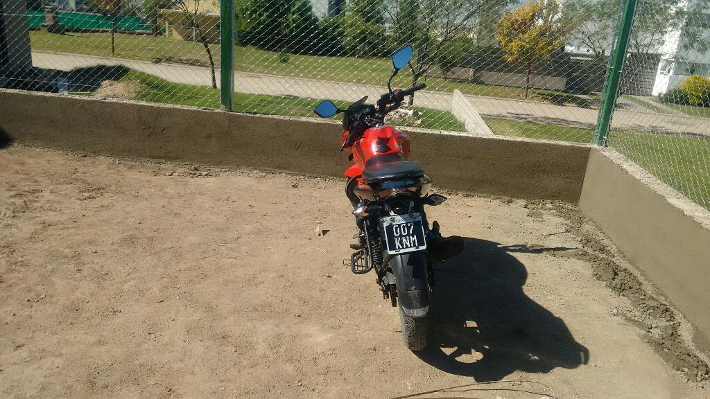 Moto Rousser Bajaj