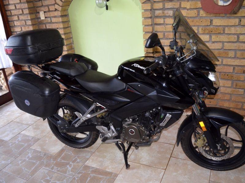 ROUSER NS 200 IMPECABLE CON BAULES  $50mil