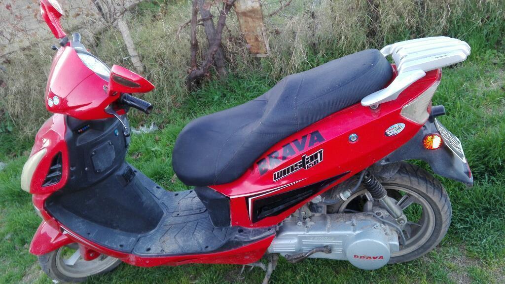 Vendo Escuter Brava 150 Cc Tiene Radio