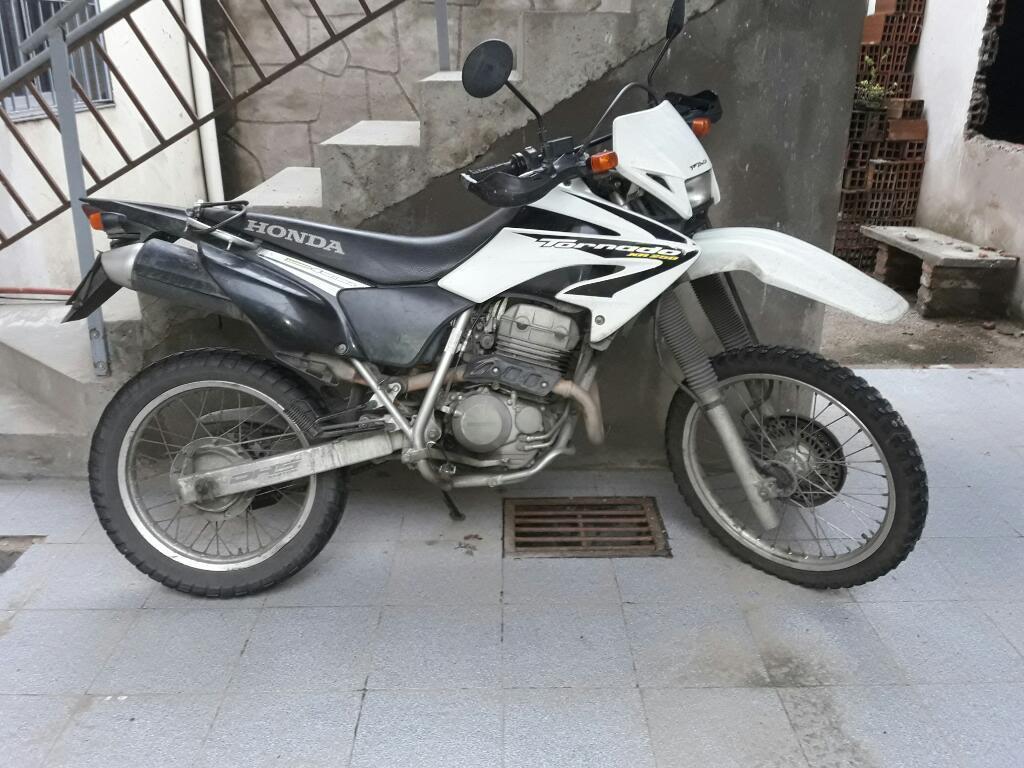Vendo Honda Tornado 2011