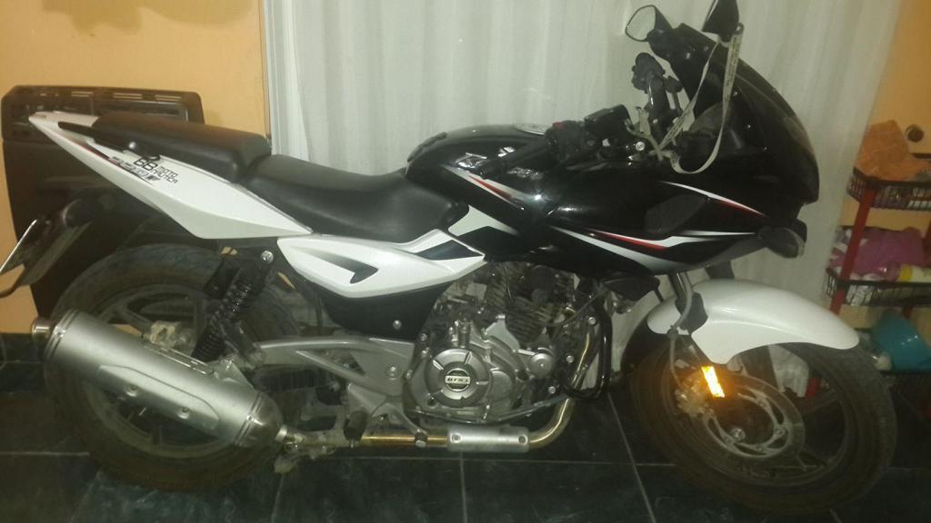 ROUSER BAJAJ 220F