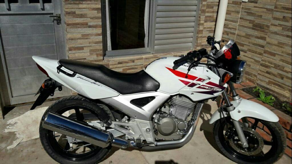 Vendo Honda Twister 250 Modelo 2013