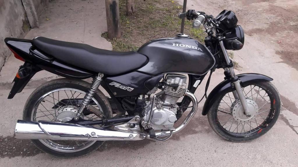 Vendo o Permuto por moto honda. cg fan mdelo 2009 todos los papeles