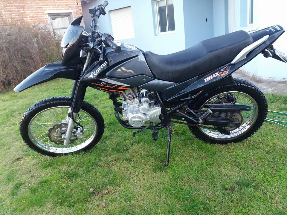 Vendo moto Corven Triax 200cc, excelente estado, todos los papeles al día