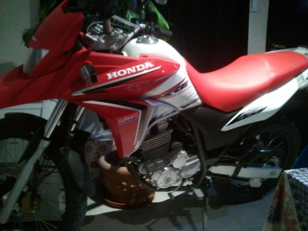 Vendo Honda XRE300 Rally modelo 2013 con solo 800 km