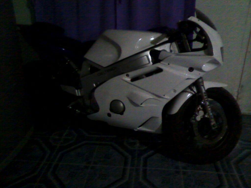 Moto Yamaha Fzr600