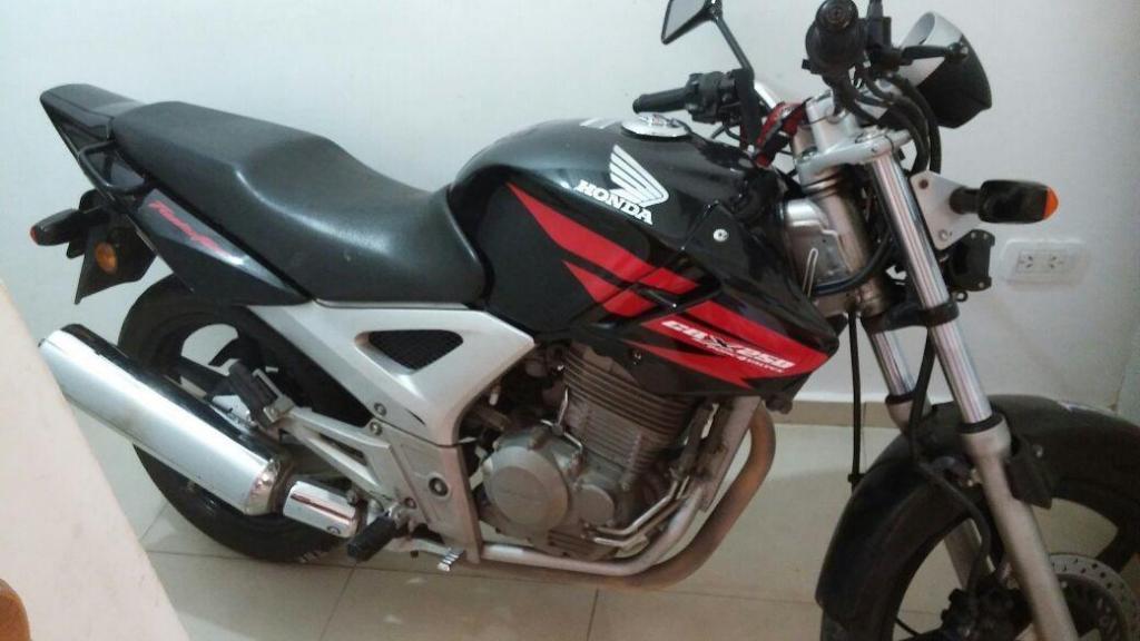 VENDO HONDA TWISTER 2012 LIQUIDO!!!!