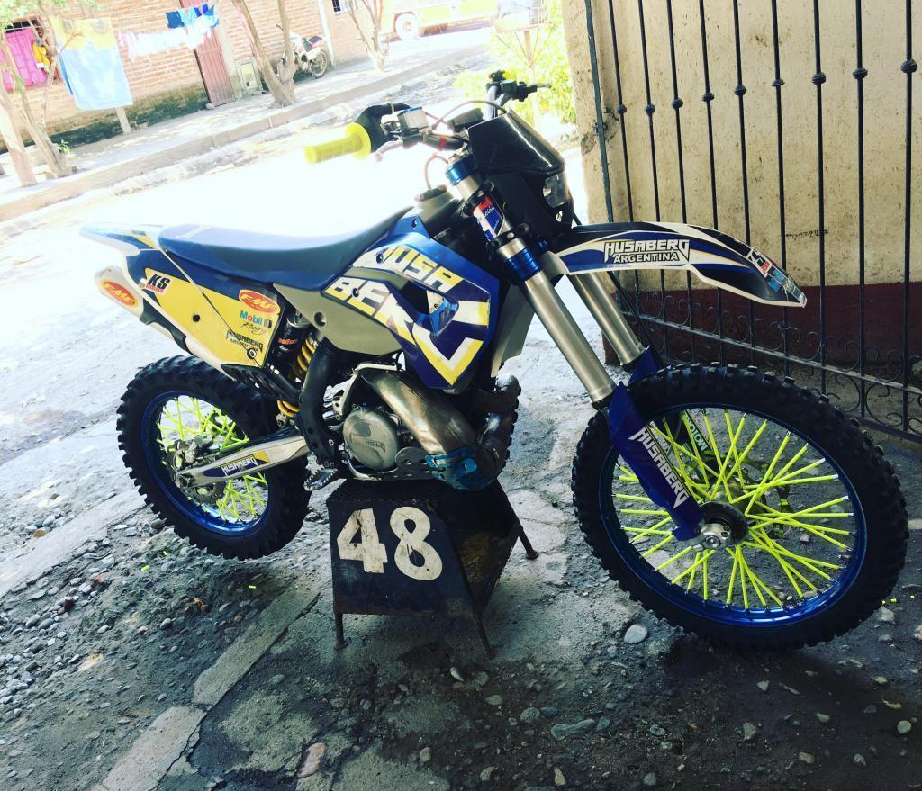 vendo o permuto husaberg 300Te 2t 2011 ktm, crf, kxf