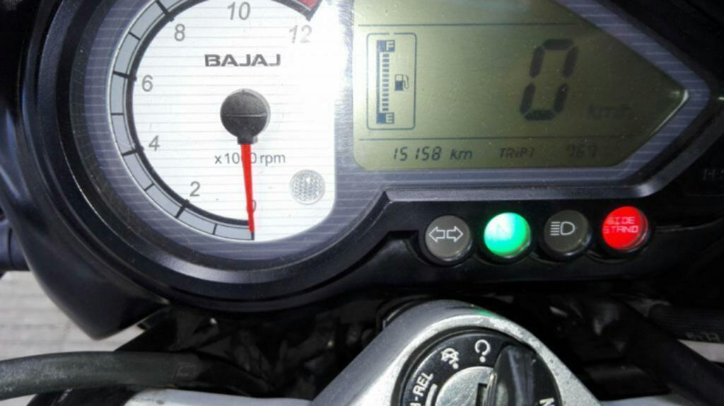 Moto Bajaj 200cc con 15 Mil Kilometros