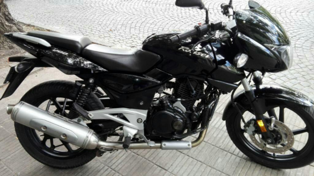 Moto Bajaj 200cc con 15 Mil Kilometros