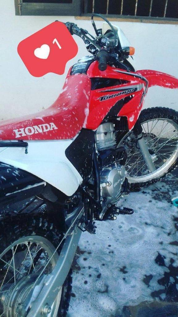 HERMOSA HONDA TORNADO MODELO 2017 PERMUTO POR AUTO 3 PTAS
