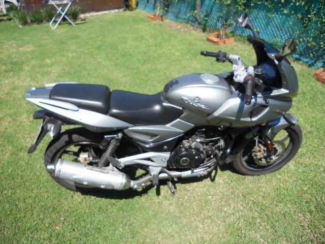 BAJAJ ROUSER 220F FULL FULL 2012 DUEÑO VENDE