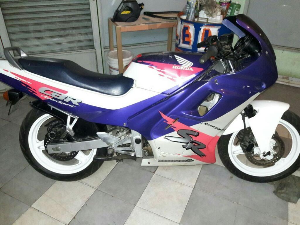 Vendo O Permuto Honda Cbr 450 Rs