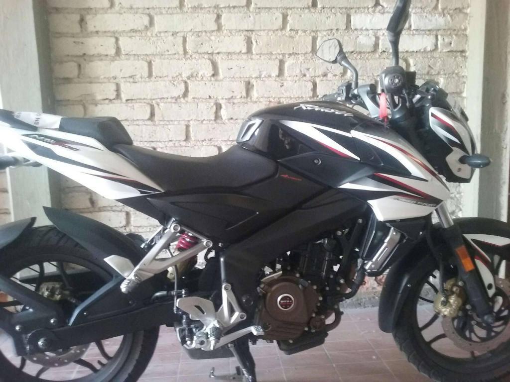 VENDO BAJAJ ROUSER 200 NS MOD 2016