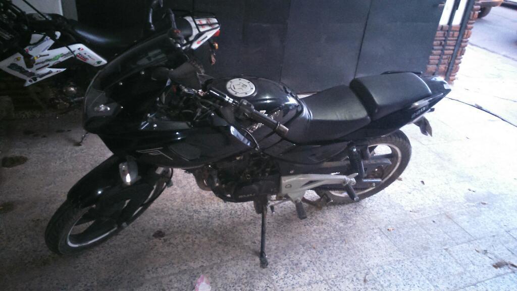 Vendo Rouser Modelo 2010 en Buen Estado