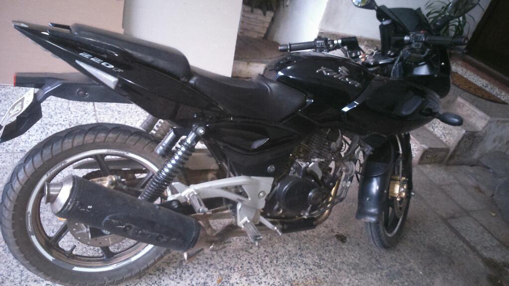 Vendo Rouser Modelo 2010 en Buen Estado