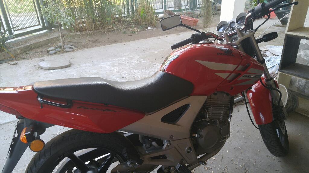 Moto Honda Twister 2012