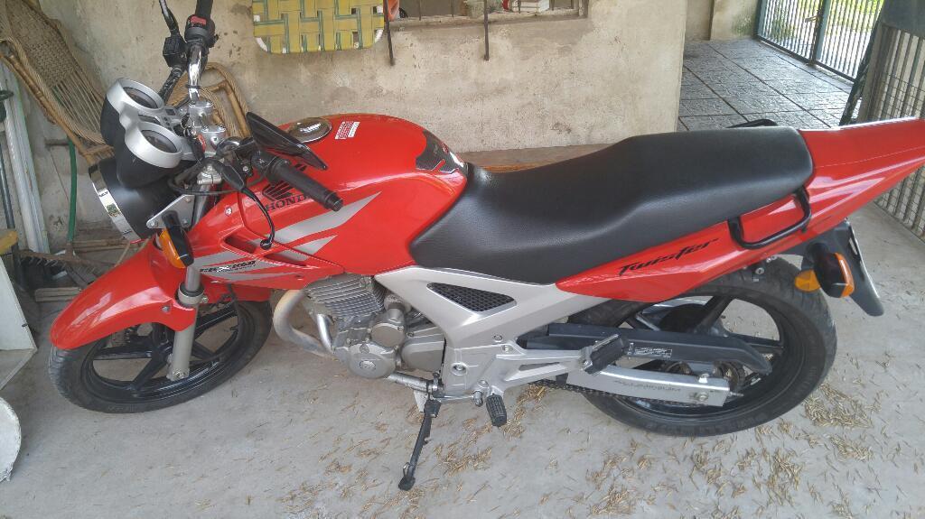 Moto Honda Twister 2012