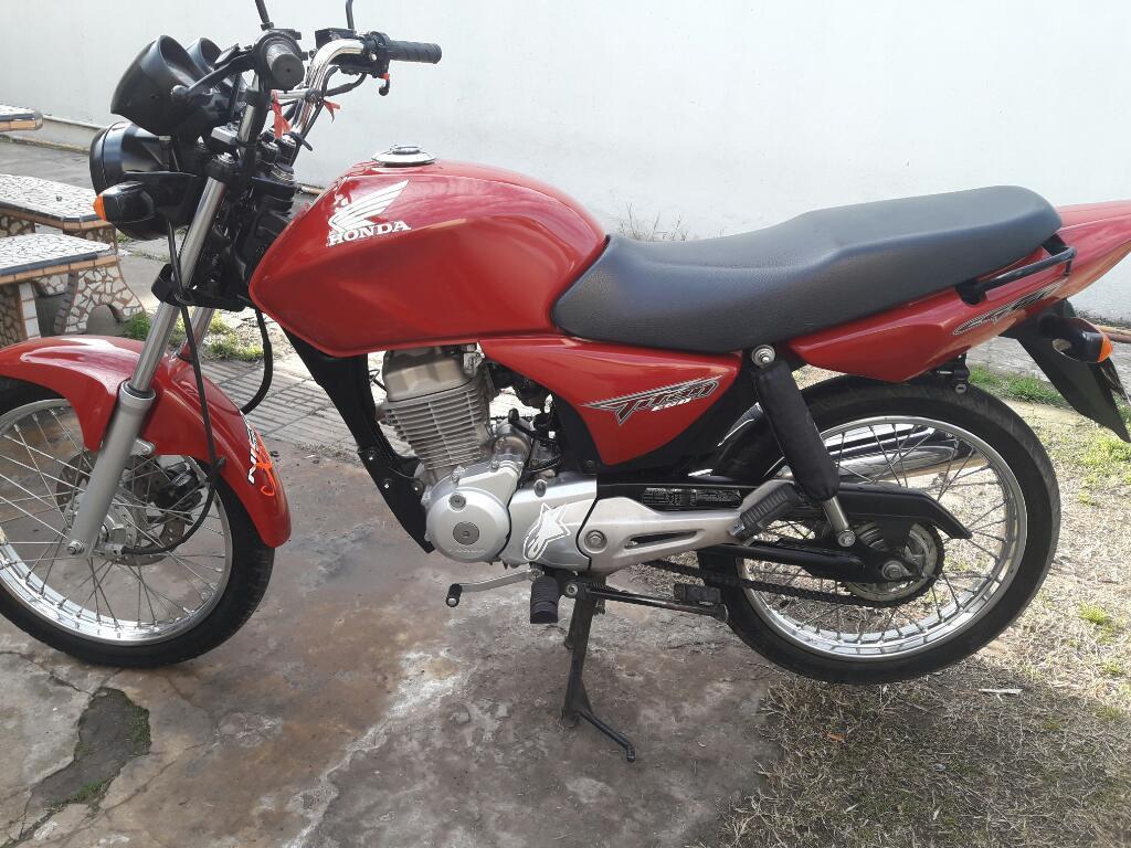 Vendo O Permuto Titán 2015