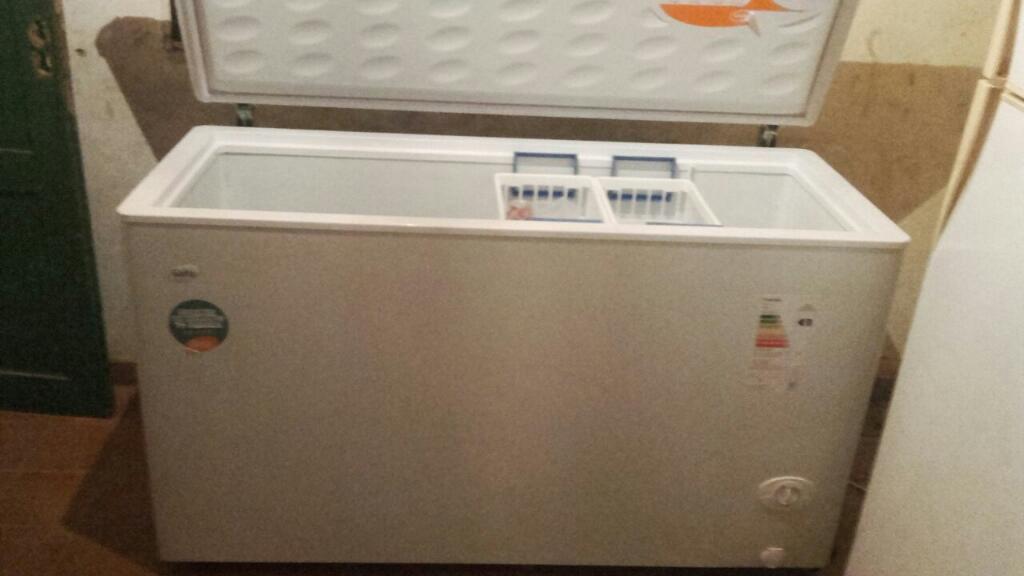 Permuto Frezer por Moto en Buen Estado