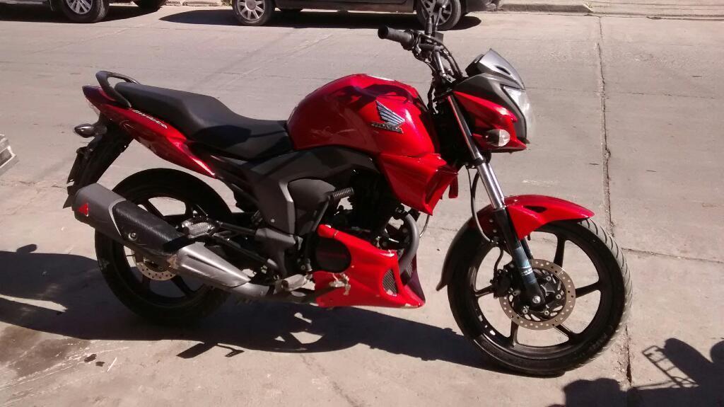 Honda Invicta 150 Mod 2014 con 9 Mil Km