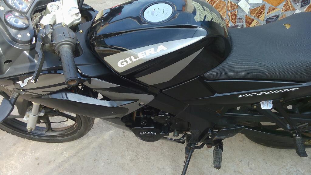 La Vendo Moto Gilera 200