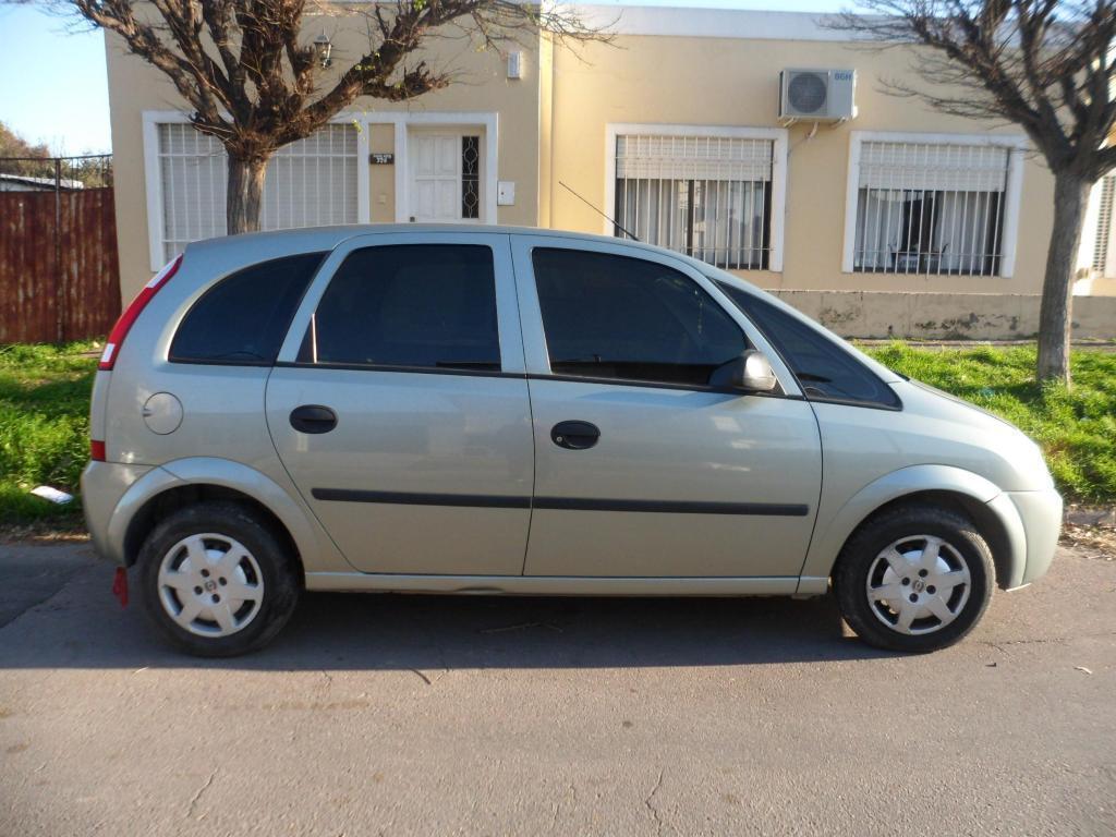 OPORTUNIDAD MERIVA UNICA CON 60 MIL KM ACEPTO MOTO