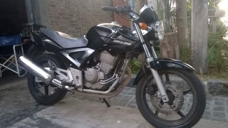 HONDA TWISTER 250 MUY BUENA CON 35 MIL KM ALARMA X28