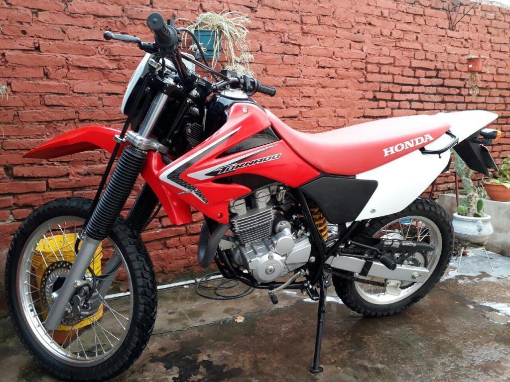 Honda Tornado 2016, con 1300 Kms... Impecable!!!