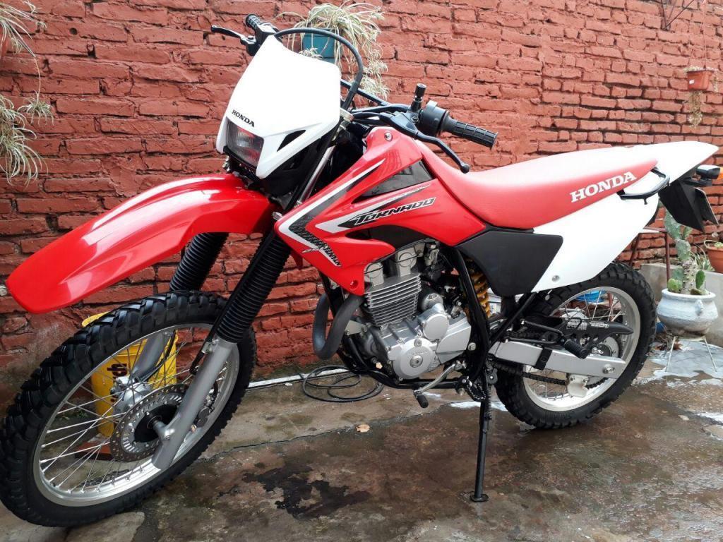 Honda Tornado 2016, con 1300 Kms... Impecable!!!