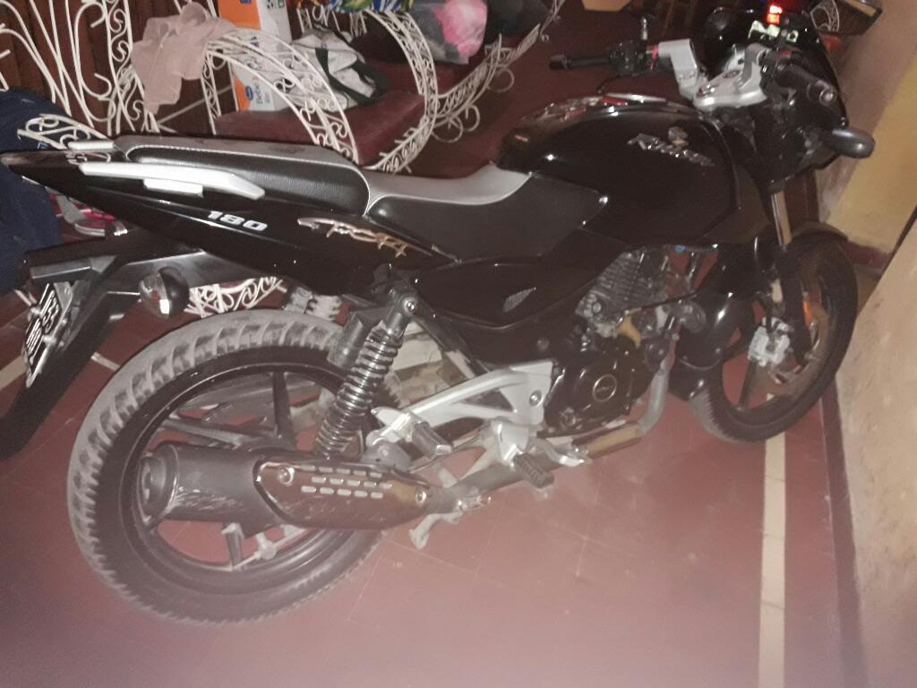 Bajaj 180. Modelo 2011. 46143 Kilometros