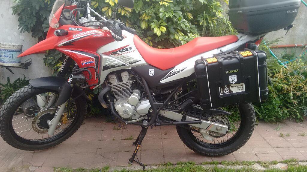 Vendo Honda Xre 300 Km 3700 con Acce