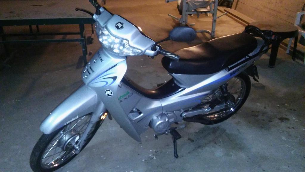 VENDO MOTO $9000