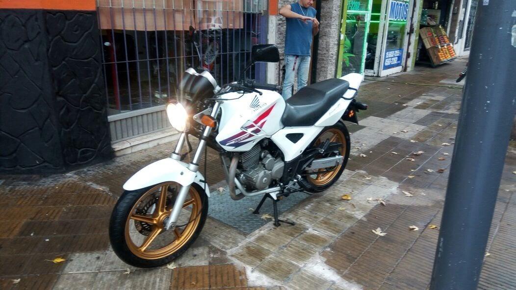 Honda Twister - Retiras Con $41000 - Tomo Motos