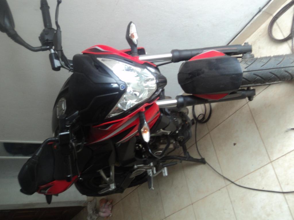 Moto ROUSER NS 200