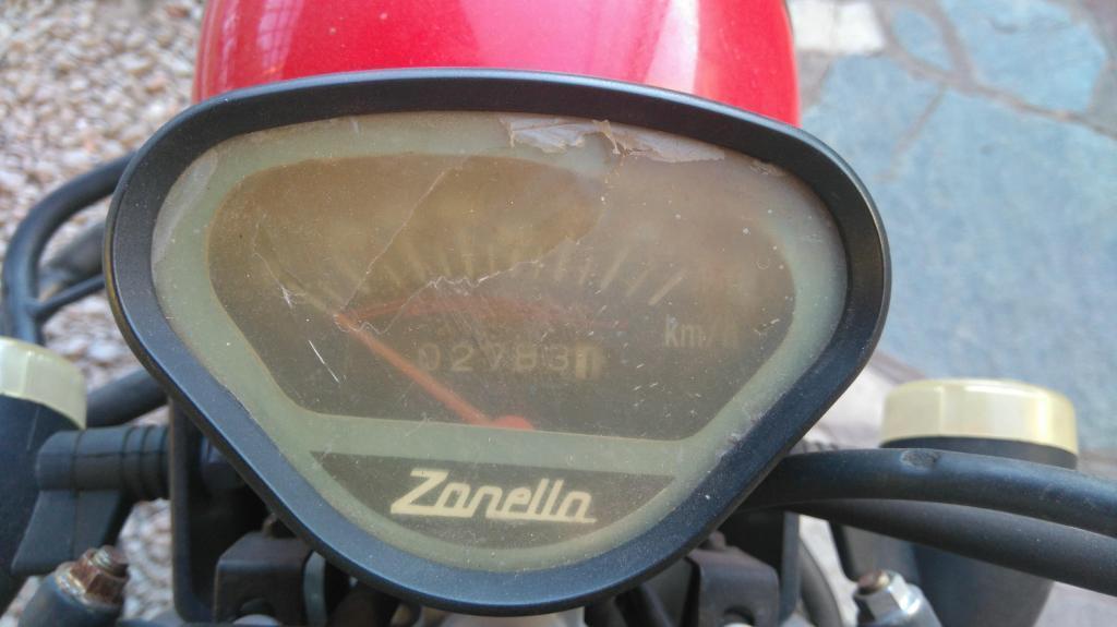 Moto tricargo 100 , año 2013 , titular , 2784 km reales que ofrece?