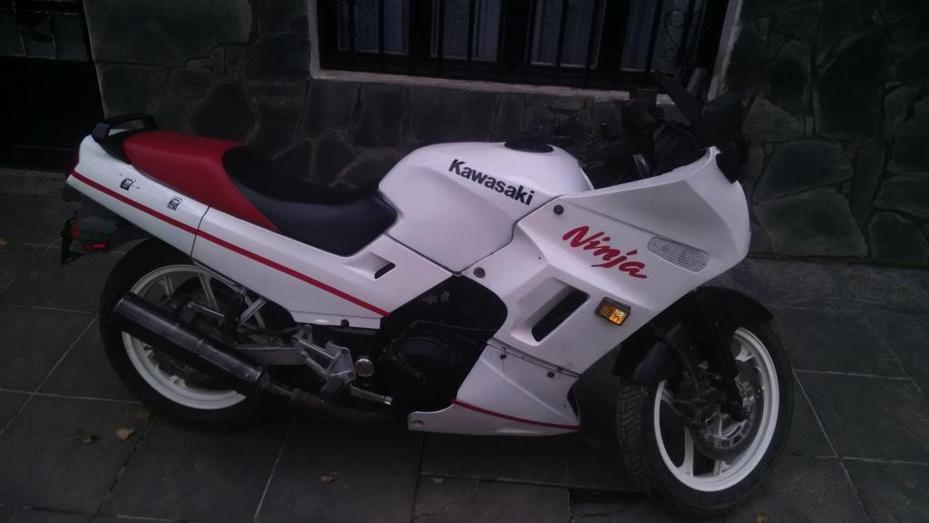 vendo kawasaki ninja 250 modelo91 no le va chispa