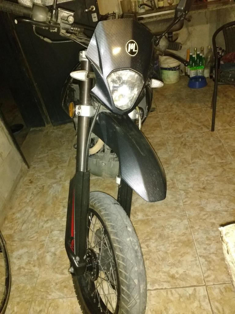 Vendo o permuto Motomel Motard 200cc modelo 2014