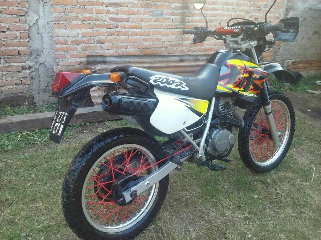 Vendo O Permuto Xr 200