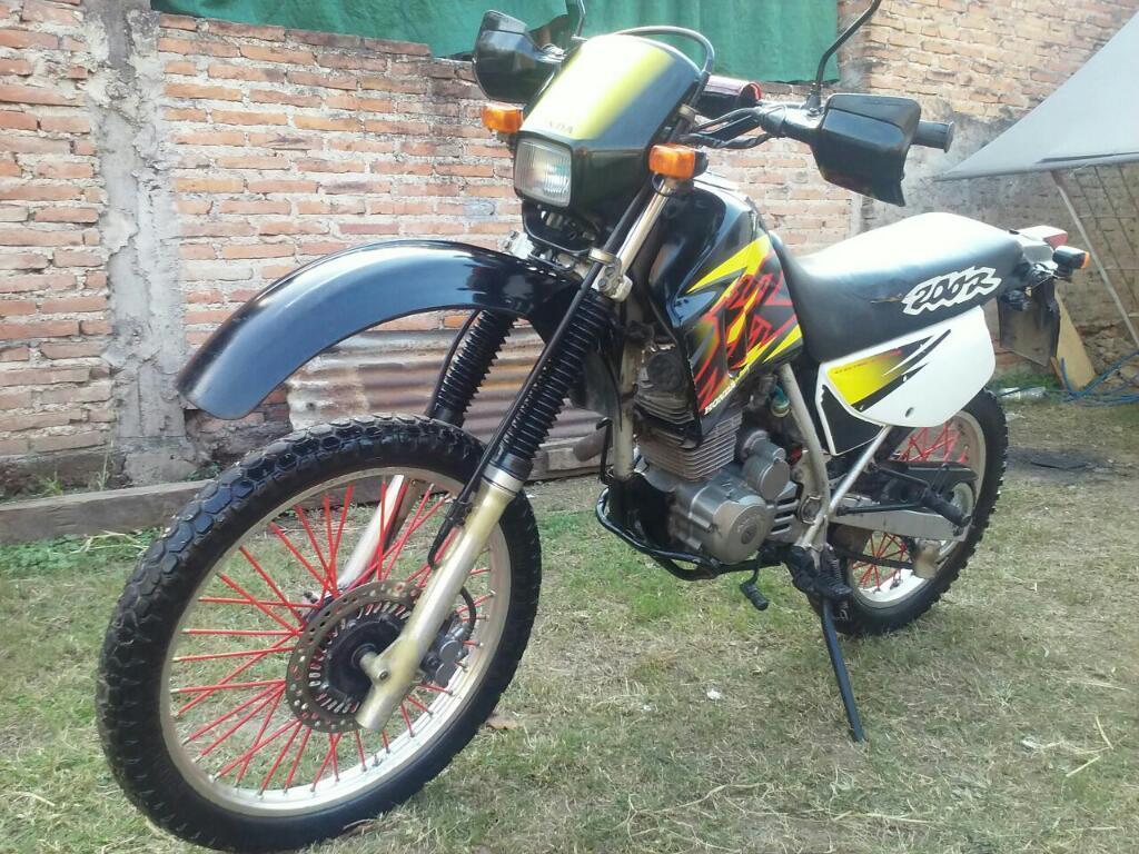 Vendo O Permuto Xr 200